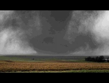 Τραγικό! Μετέδιδαν ζωντανά την πορεία του ανεμοστρόβιλου που θα τους οδηγούσε στον θάνατο (φωτό, βίντεο)